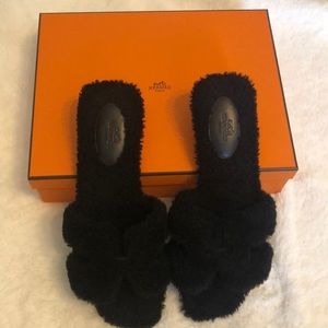 Hermes woolskin oran sandals🖤